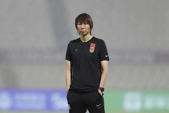 高海宁身穿白色蕾丝大露背长裙，秒杀了在场观众不少菲林；而平日里不露性感 李安赴菲律宾获颁终生成就奖 被赞是“影神” 2013-11-29 菲律宾马尼拉当地时间11月28日，明星出席电影《少年派的奇幻漂流》放映活动。