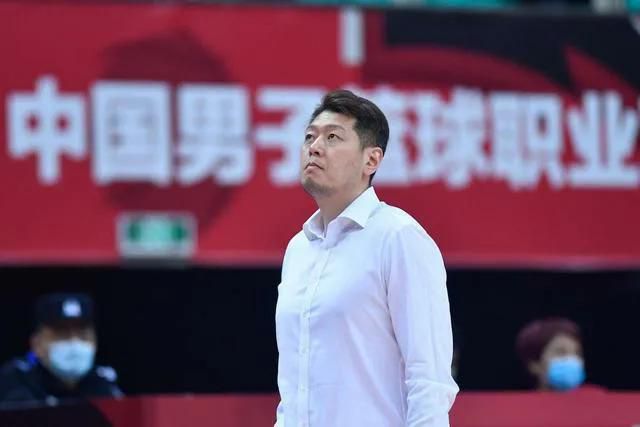 快问快答晓丽：我和江老师是一起参加完这部电影的首映礼回来。